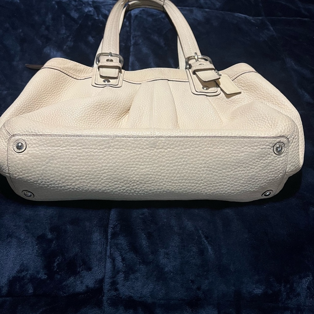 Large Coach purse - Picture 2 of 6